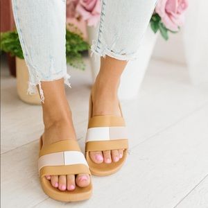 Oasis Society Jazmin slides - Tan